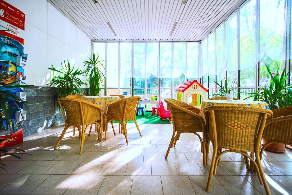 Hotel Majorca Cesenatico Kültér fotó